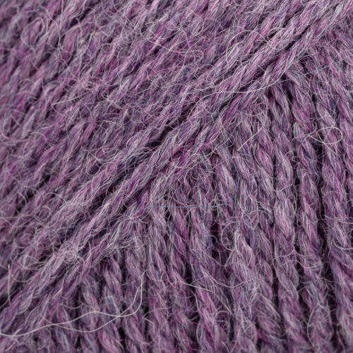 ovillo de lana de alpaca de la marca drops y color 4434 amatista
