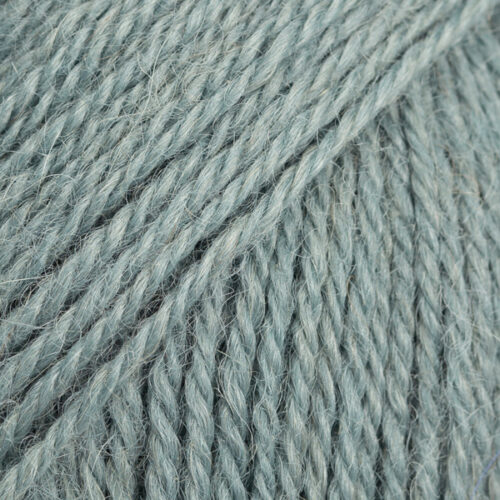 ovillo de lana de alpaca de la marca drops y color 7129 azul mineral
