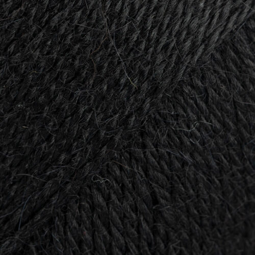 ovillo de lana de alpaca de la marca drops y color 8903 negro