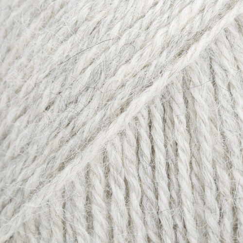 ovillo de lana de alpaca de la marca drops y color 9020 gris perla claro