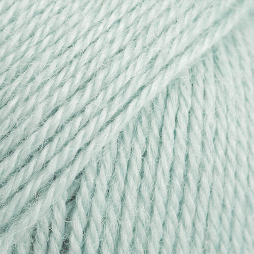 ovillo de lana de alpaca de la marca drops y color 9037 verde mar claro