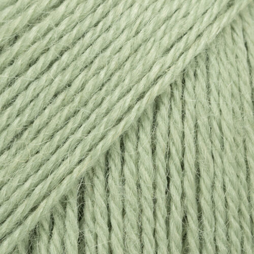 ovillo de lana de alpaca de la marca drops y color 9038 verde salvia