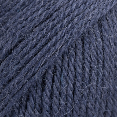 ovillo de lana de alpaca de la marca drops y color 4305 indigo oscuro