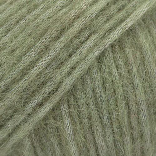 ovillo de lana, alpaca y poliamida de 50 gramas y 150 metros en grosor aran en color 48 verde antiguo