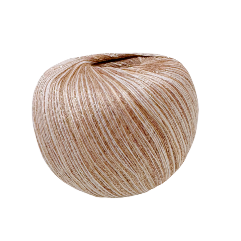 ovillo de 200 grams and 450 metros de bambú, viscosa y fibra metalizada, de la marca Casasol y color oro rosa melocotón