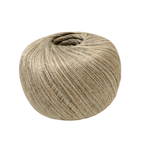 ovillo de 200 grams and 450 metros de bambú, viscosa y fibra metalizada, de la marca Casasol y color plata beige
