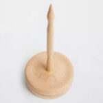 dispensador de ovillos de lana de madera de la marca knitpro